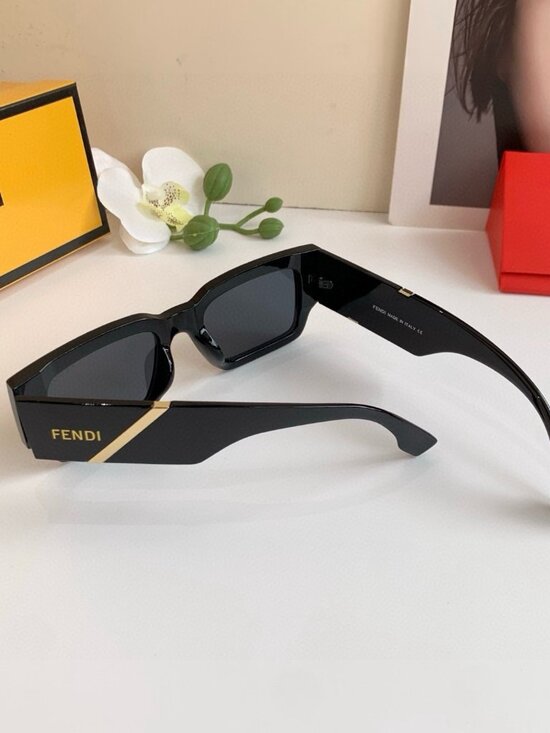 Fendi Bold Square Frame Black Sunglasses